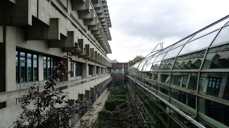 11 哥本哈根大學醫學院（室外）_調整大小.JPG